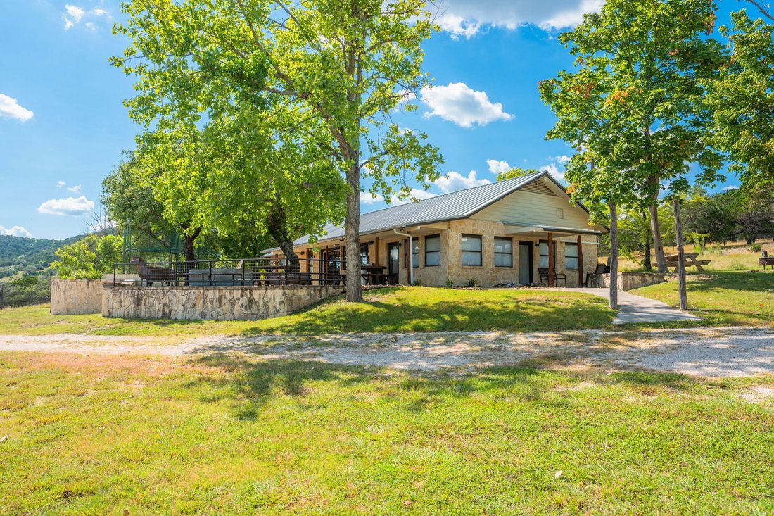 Farm Ranch in Center Point, Texas, United States 4 - 16884711