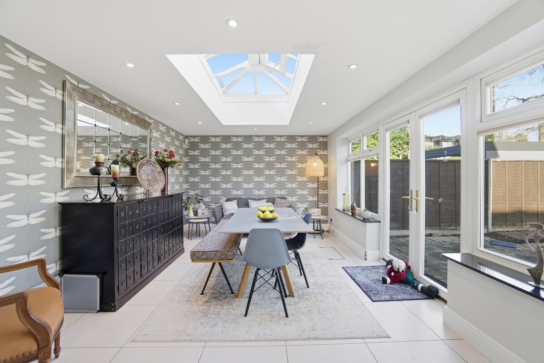 House in West Byfleet, Woking, England 3 - 16882259