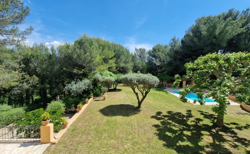 Castle for Sale in Aubagne, Provence-Alpes-Côte d'Azur, France