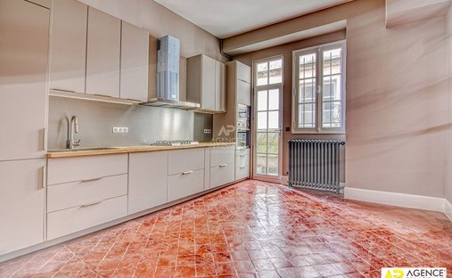 Castle for Sale in Versailles, Île-de-France, France