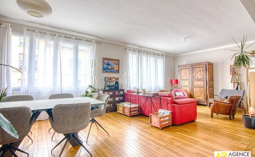 Castle for Sale in Versailles, Île-de-France, France