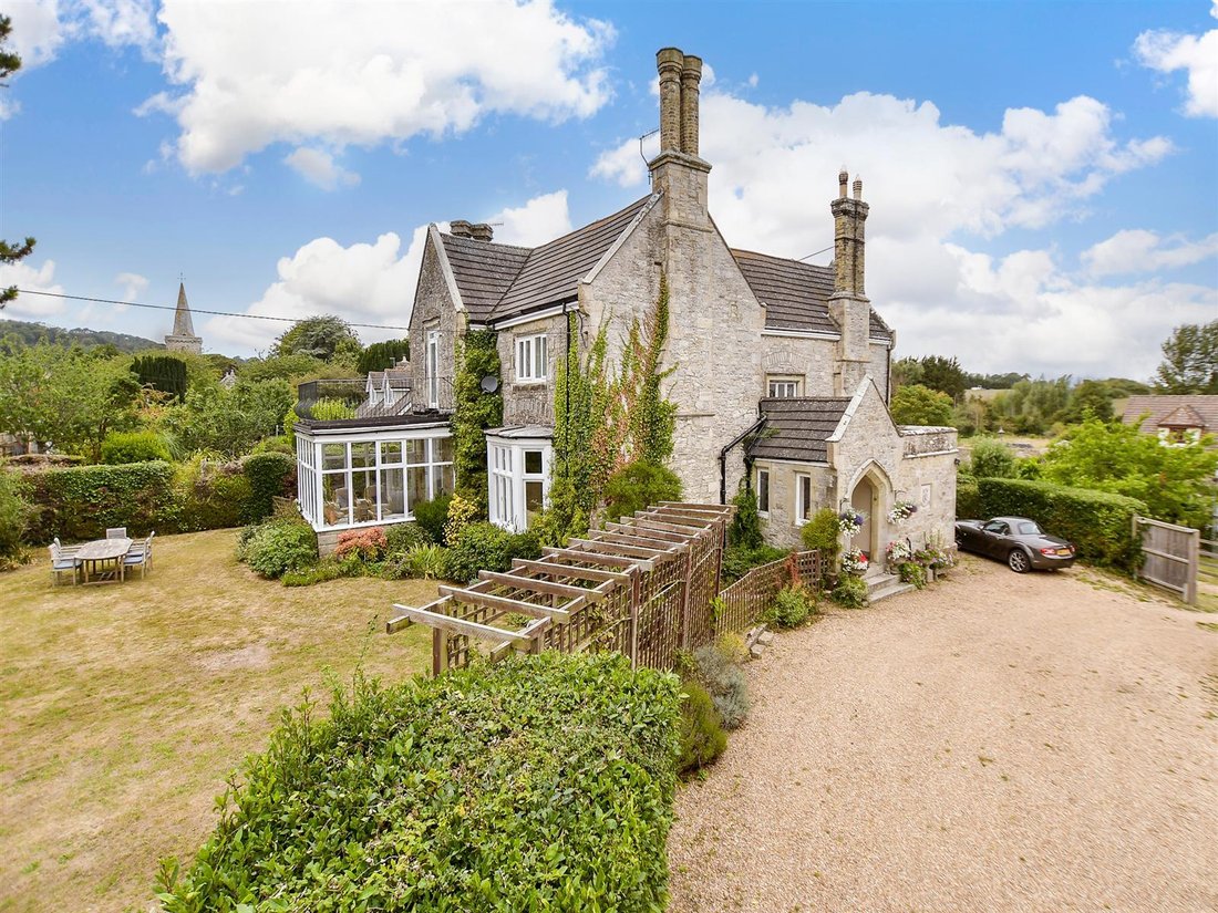 House in Brading, England 1 - 16057910