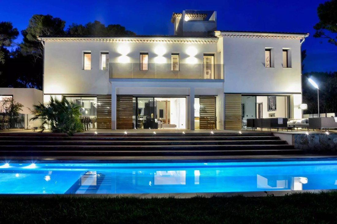 Villa in Vieille Ville, Antibes, France 2 - 10610538