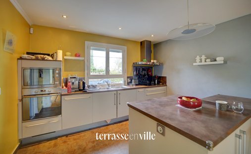 Castle for Sale in Aubagne, Provence-Alpes-Côte d'Azur, France