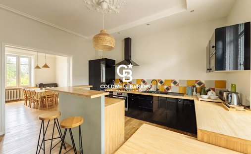 Vendée (85) 18th Century Listed Chateau Estate Of 42 Hectares