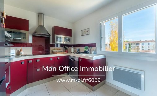 Castle for Sale in Aix-en-Provence, Provence-Alpes-Côte d'Azur, France