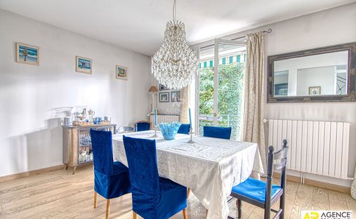 Castle for Sale in Versailles, Île-de-France, France