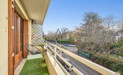 Château For Sale, 15 Rooms Le Vesinet 78110