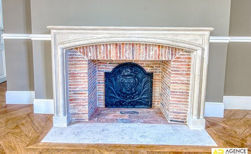 Castle for Sale in Versailles, Île-de-France, France