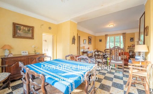 Castle for Sale in Aix-en-Provence, Provence-Alpes-Côte d'Azur, France