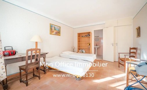 Castle for Sale in Aix-en-Provence, Provence-Alpes-Côte d'Azur, France