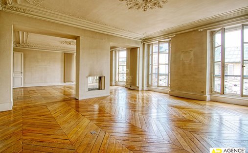 Castle for Sale in Versailles, Île-de-France, France