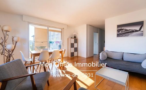 Castle for Sale in Aix-en-Provence, Provence-Alpes-Côte d'Azur, France