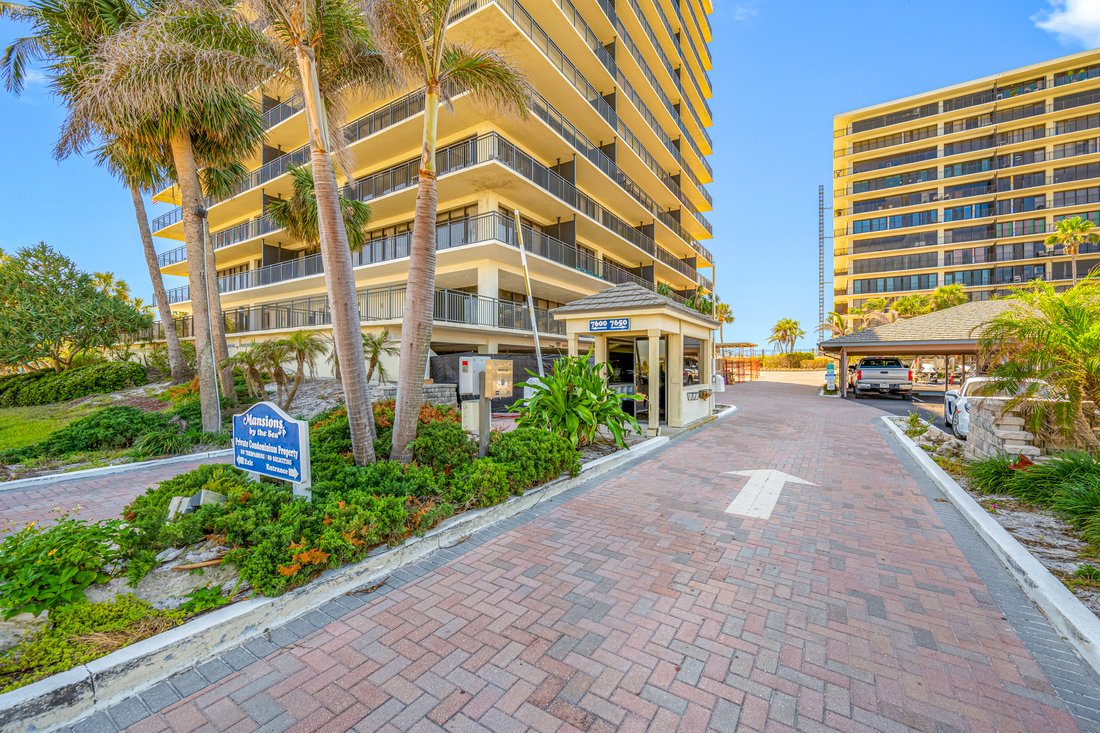 Condo in St. Pete Beach, Florida, United States 2 - 16885430