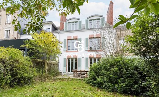 Vendée (85) 18th Century Listed Chateau Estate Of 42 Hectares