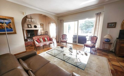 Castle for Sale in Aubagne, Provence-Alpes-Côte d'Azur, France