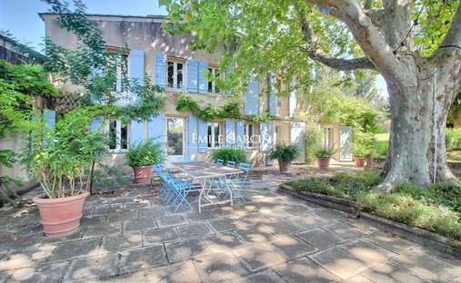 Castle for Sale in Aix-en-Provence, Provence-Alpes-Côte d'Azur, France