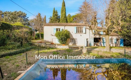 Castle for Sale in Aix-en-Provence, Provence-Alpes-Côte d'Azur, France