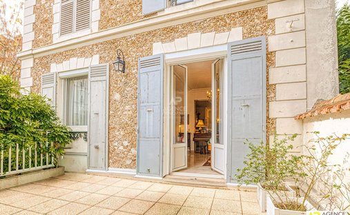 Castle for Sale in Versailles, Île-de-France, France