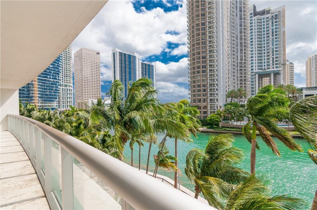 Condo in Miami, Florida, United States 4 - 16634366