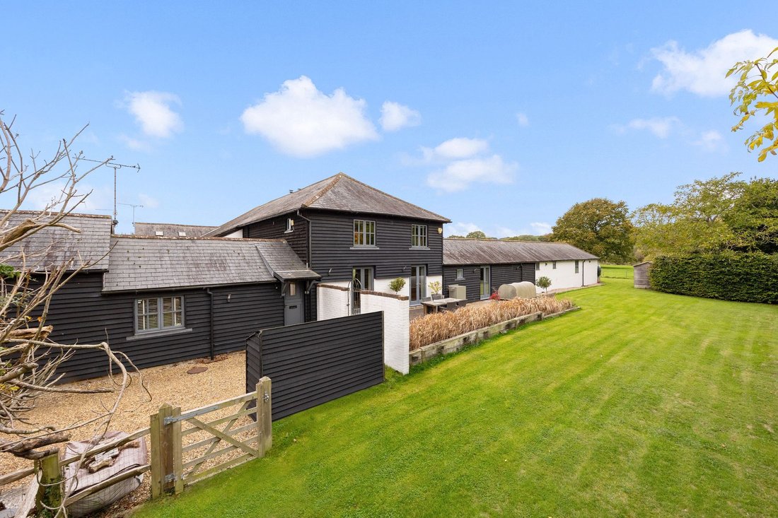 House in Thakeham, England 1 - 16607120