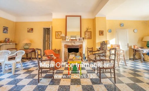 Castle for Sale in Aix-en-Provence, Provence-Alpes-Côte d'Azur, France