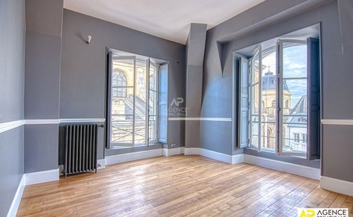 Castle for Sale in Versailles, Île-de-France, France