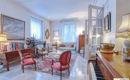 Castle for Sale in Versailles, Île-de-France, France