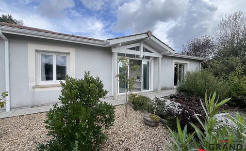 Castle for Sale in Mérignac, Nouvelle-Aquitaine, France