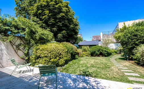 Castle for Sale in Versailles, Île-de-France, France