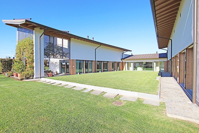 Villa in Treviolo, Lombardy, Italy 1 - 16879532