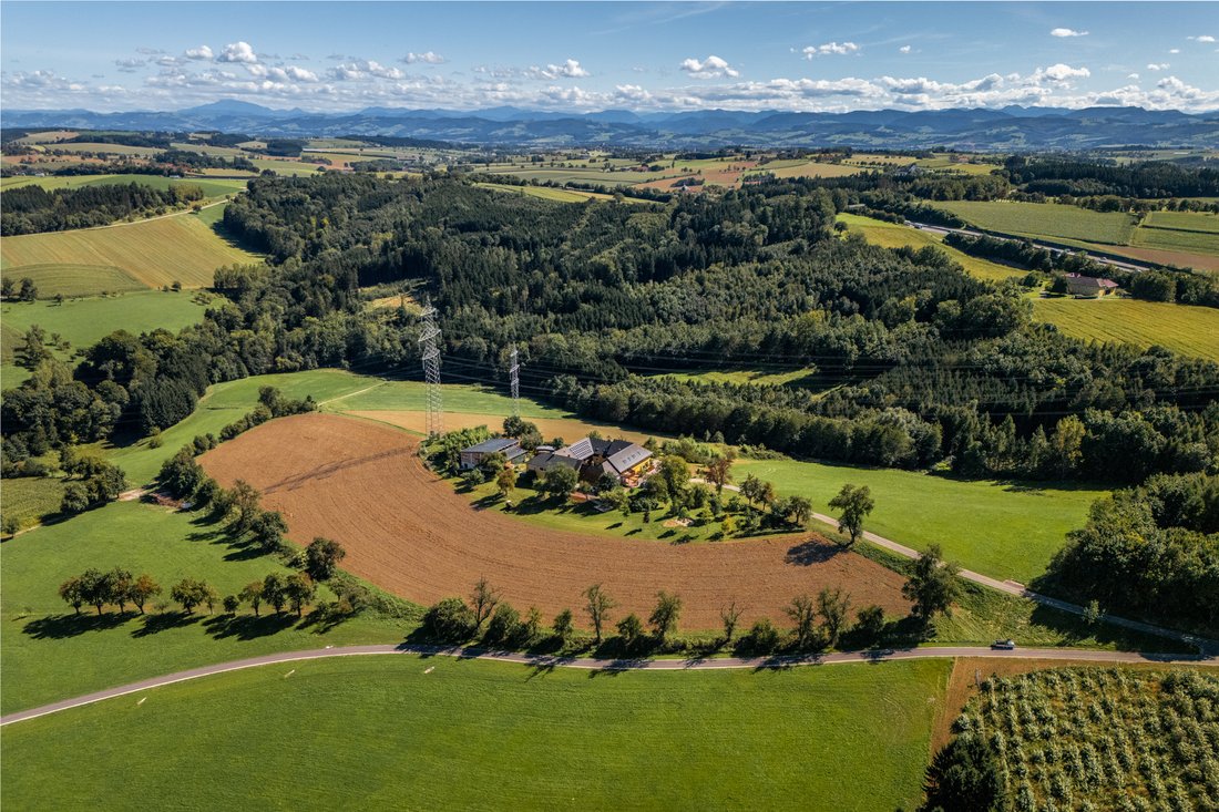 Exclusive Historic Country Estate With Brewery, Loft & Panoramic Views – 11 Ha In Austria