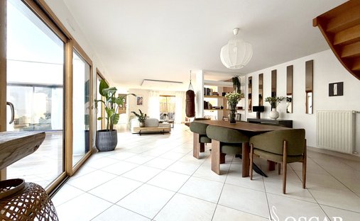 Vendée (85) 18th Century Listed Chateau Estate Of 42 Hectares