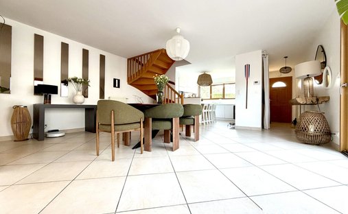 Vendée (85) 18th Century Listed Chateau Estate Of 42 Hectares