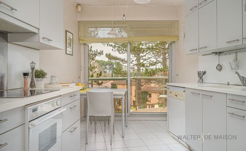 Castle for Sale in Aix-en-Provence, Provence-Alpes-Côte d'Azur, France