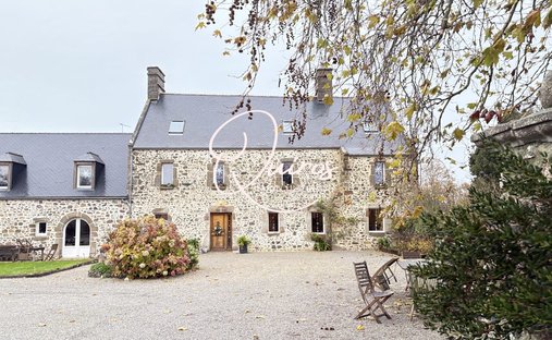 Perched In The Hills Of The Vire Valley, With 22 Hectares Of Land, A Listed Chateau From The