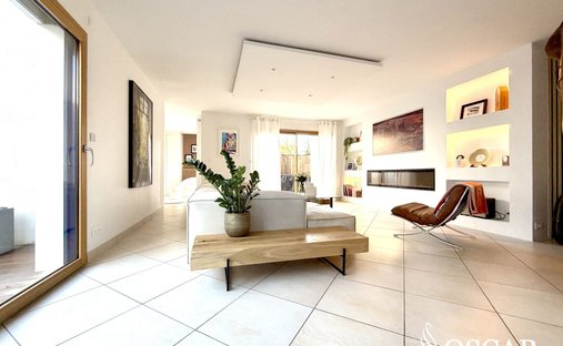 Vendée (85) 18th Century Listed Chateau Estate Of 42 Hectares