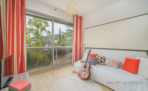 Castle for Sale in Aix-en-Provence, Provence-Alpes-Côte d'Azur, France