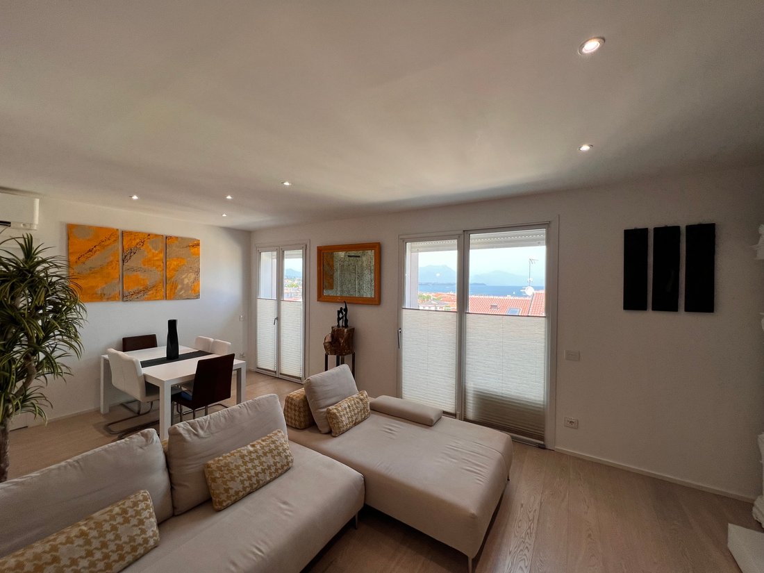 Penthouse in Desenzano Centro, Desenzano del Garda, Lombardy 3 - 16889149