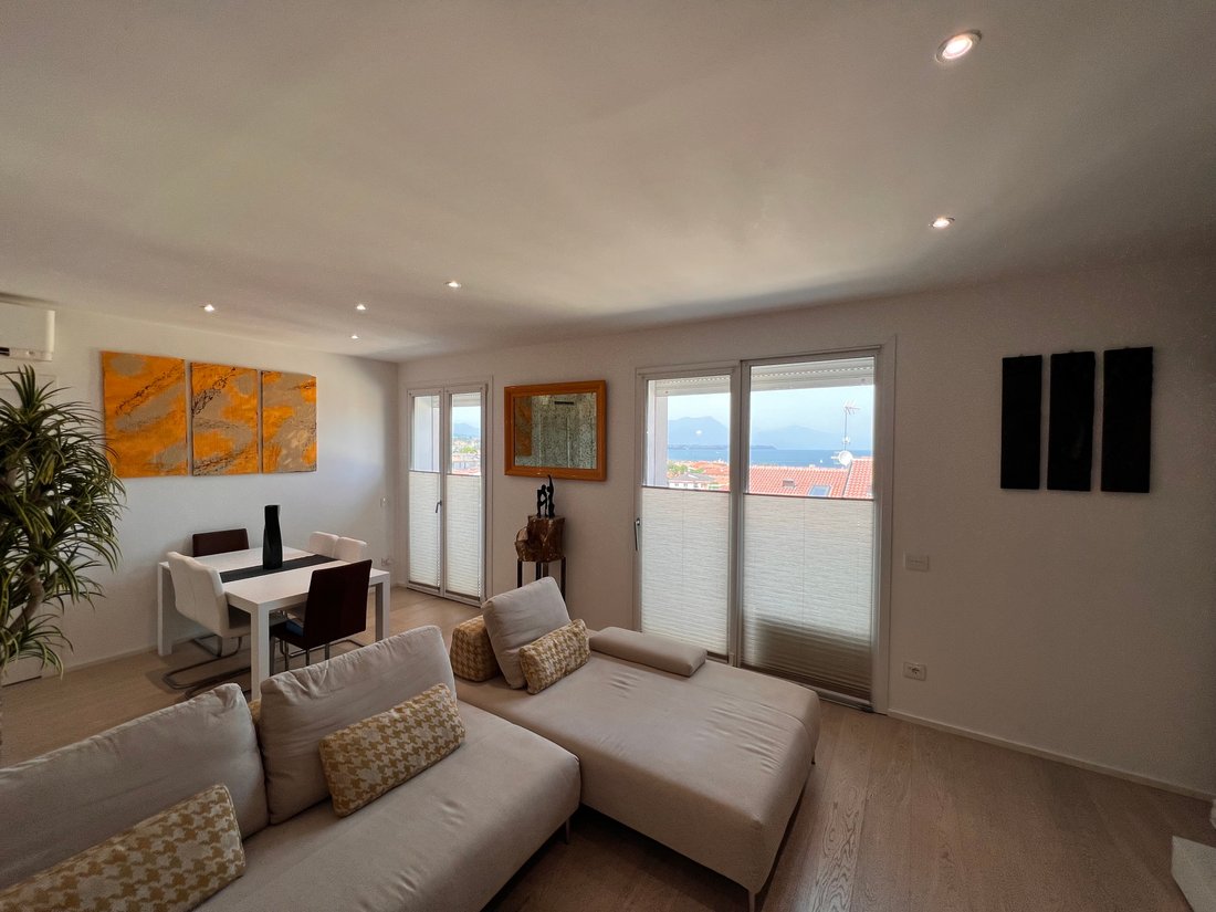 Penthouse in Desenzano Centro, Desenzano del Garda, Lombardy 2 - 16889149