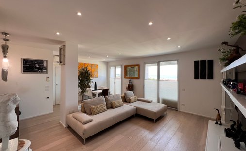 Penthouse in Desenzano Centro, Desenzano del Garda, Lombardy 1