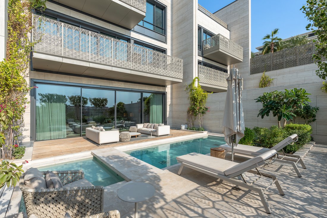 Villa in Jumeirah, Dubai, United Arab Emirates 1 - 16890323