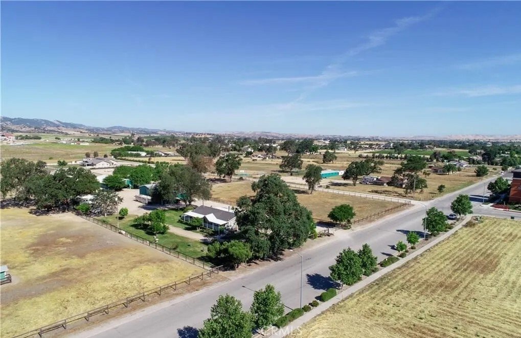 Paso Robles, California, United States 1 - 16523425