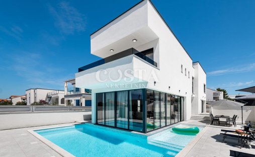 House in Vrsi, Zadar County, Croatia 1