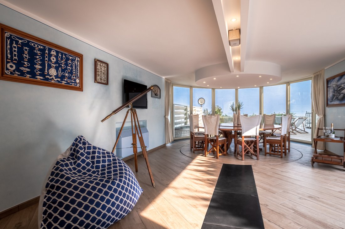 Villa in Desenzano Centro, Desenzano del Garda, Lombardy 2 - 16890108