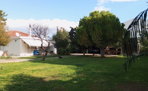 Land in Vari, Attika, Griechenland 1