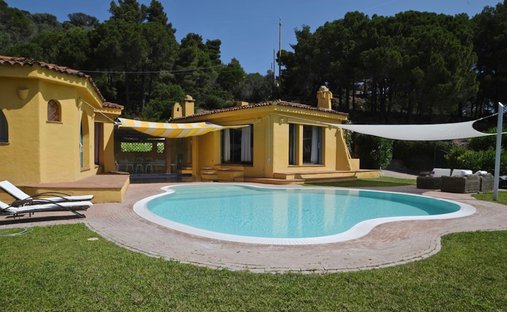 Castle for Sale in Montalto Dora, Italy