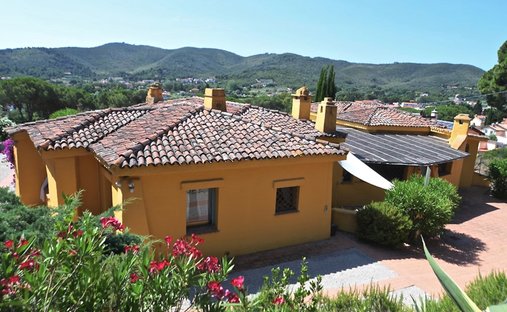 Castle for Sale in Montalto Dora, Italy