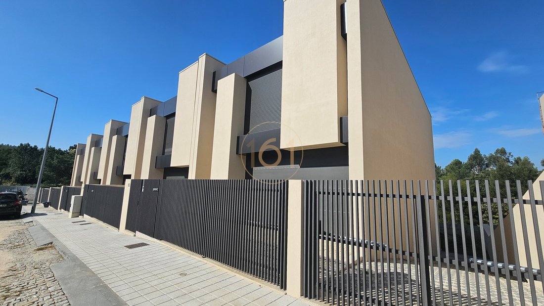 Villa in Fanzeres e Sao Pedro da Cova, Distrikt Porto, Portugal 1 - 16890444