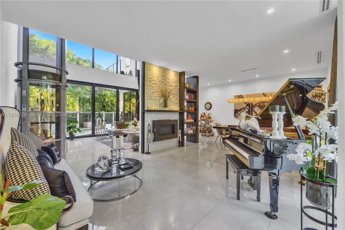 House in Miami, Florida, United States 5 - 16890684